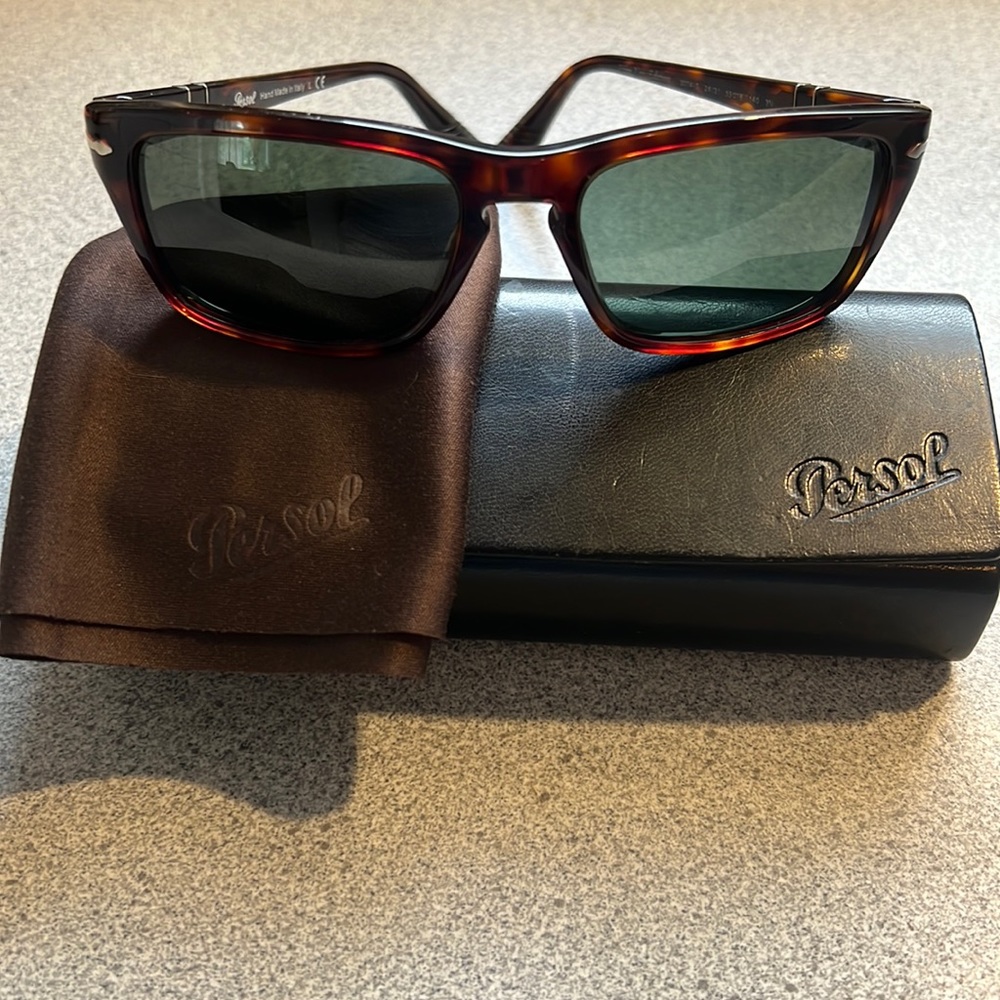 Tortoise shell Persol sunglasses EUC including dust cloth and case